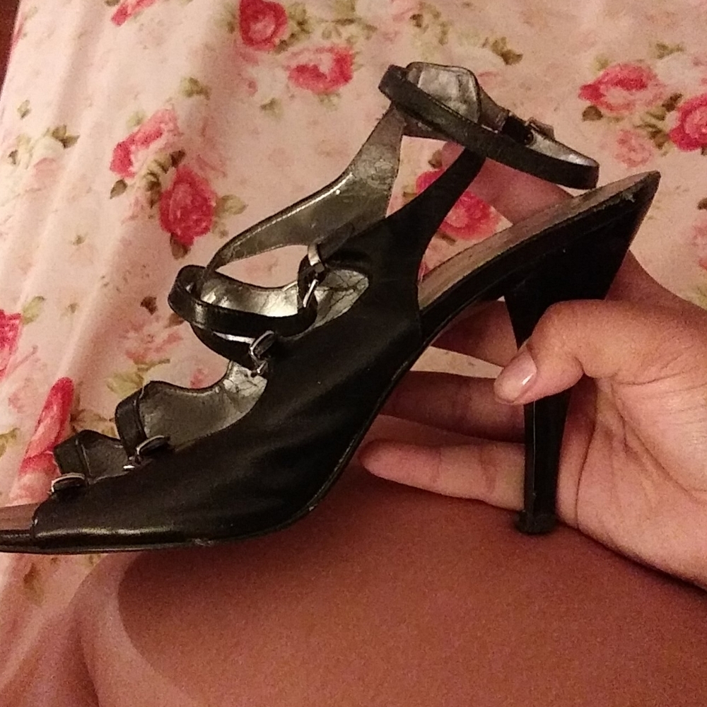 Black GUESS heels Size 10